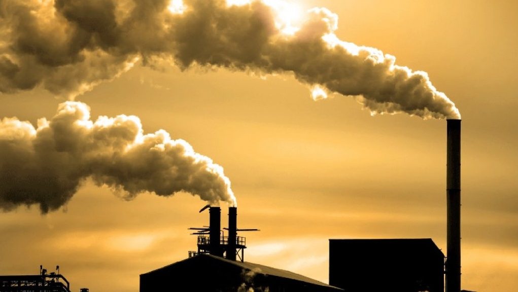 ΕΕ: Οι εκπομπές αερίων του θερμοκηπίου μειώθηκαν κατά 13,3% το 2020