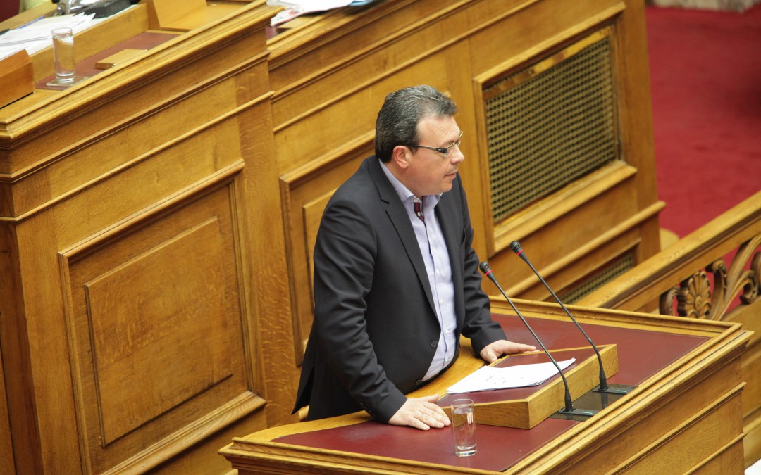 Σ. Φάμελλος: “Επικίνδυνη καθυστέρηση στη διεκδίκηση πόρων που ανήκουν στην Ελλάδα για την απανθρακοποίηση των νησιών”