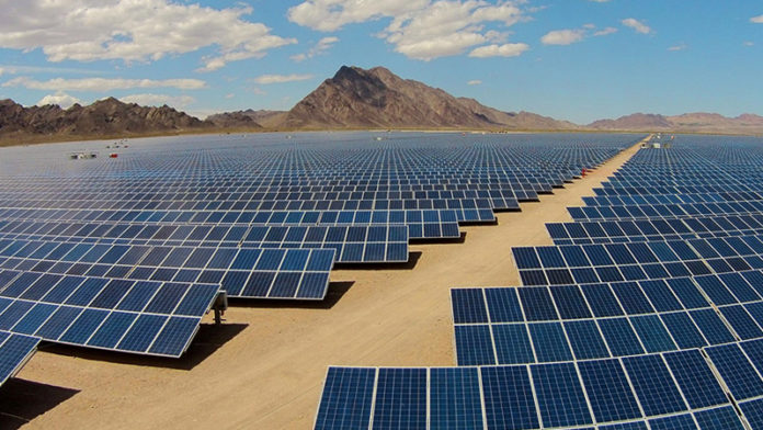 Lightsource BP: Σε λειτουργία ηλιακό σύμπλεγμα 247MW στην Ισπανία