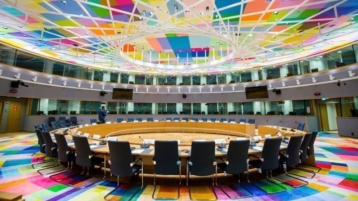 Το Ευρωπαϊκό Συμβούλιο κάλεσε τα 27 κράτη μέλη της ΕΕ να αξιοποιήσουν την \"εργαλειοθήκη\" για την ανακούφιση των καταναλωτών από τις υψηλές τιμές ενέργειας