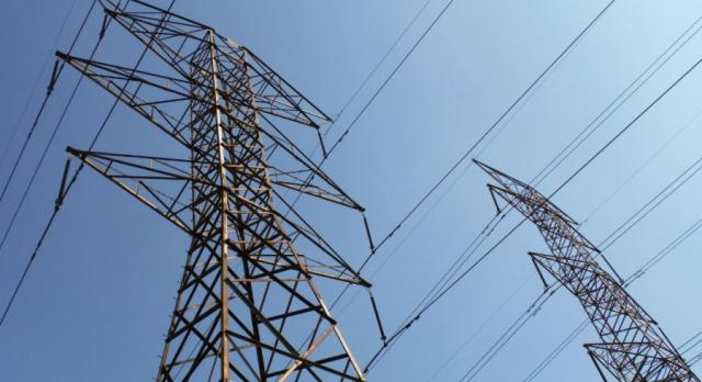 ΥΠΕΝ: Διευρύνεται το δίχτυ προστασίας για τους ευάλωτους καταναλωτές ηλεκτρικού ρεύματος