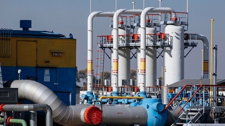 Μόσχα και Ριάντ συμφώνησαν να παρατείνουν την περίοδο μείωσης της παραγωγής πετρελαίου